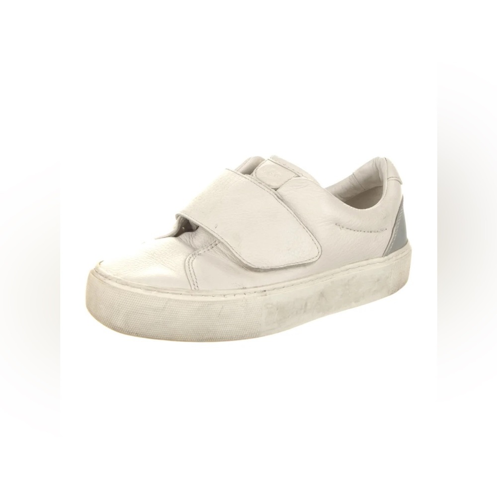 UGG
Leather Sneakers
Size: 5 I US 5